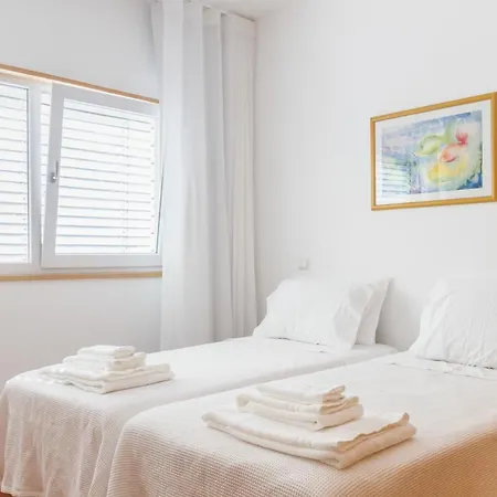 Marina Starboard Apartment, Лагуш