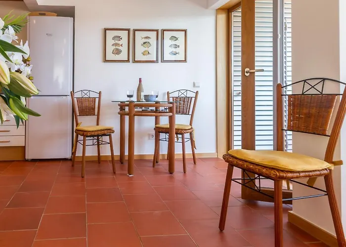 Marina Starboard Apartment, Apartment *