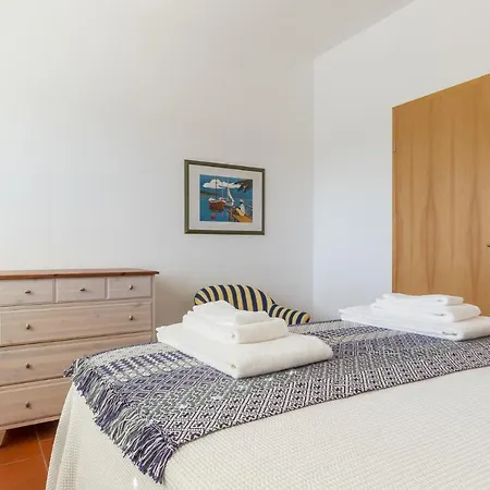 Marina Starboard Apartment, Apartment *