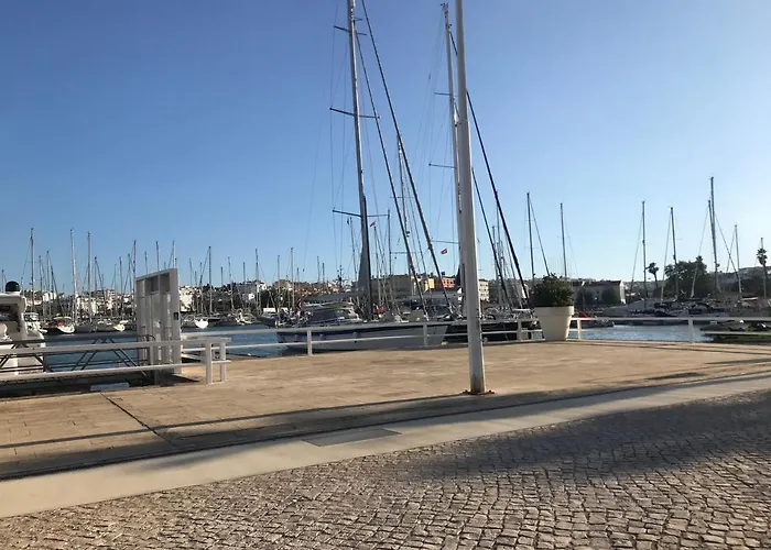 Marina Starboard Apartment, *