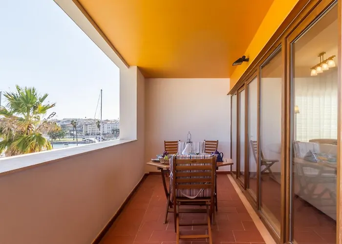 Marina Starboard Apartment, *