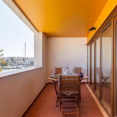 Marina Starboard Apartment, *